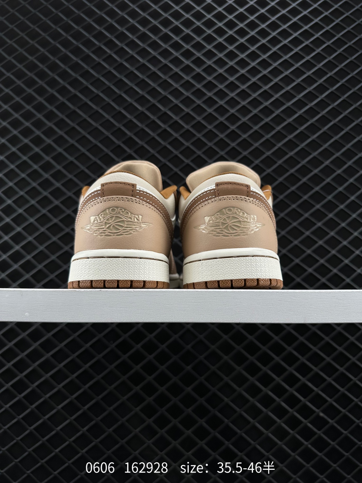 Nike Wmns Air Jordan 1 Low”White Wolf Grey“